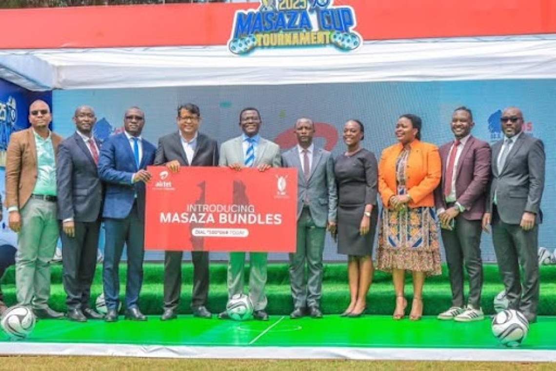 Oweek. Robert Serwanga, Minisita w’Abavubuka n’Ebyemizannyo, ng’ayogerako ku mukolo